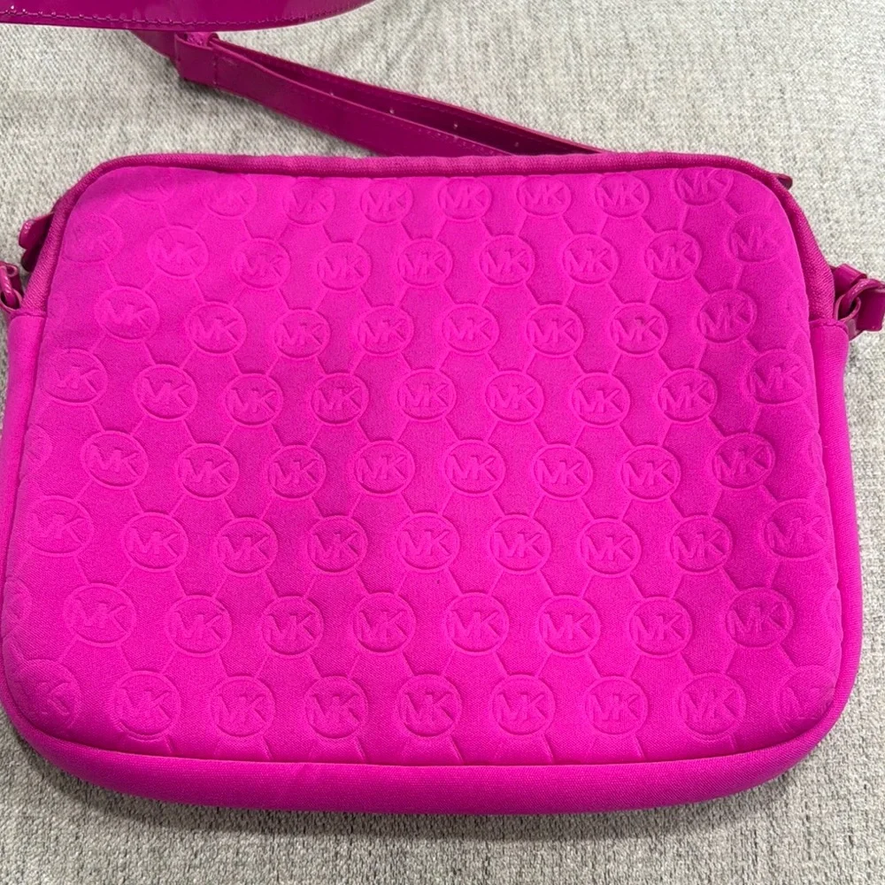 Michael Kors Crossbody Tablet Carrier Bag - Picture 2 of 4